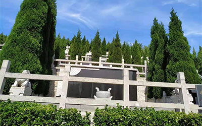 昆明墓碑上蕴藏的文化