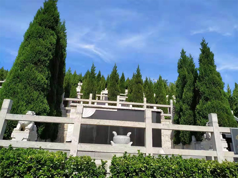 昆明墓碑上蕴藏的文化 昆明墓碑上蕴藏的文化