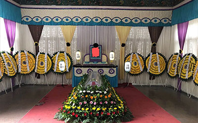 法国老人为自己策划葬礼，不恐惧不忌讳