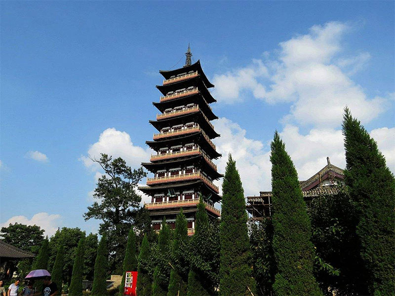 灵塔——收藏活佛、上师法体或骨灰的佛塔 灵塔——收藏活佛、上师法体或骨灰的佛塔