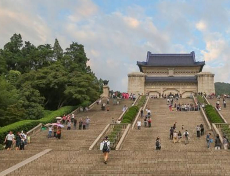 中山陵园风景区 中国近代建筑史上的第一陵
