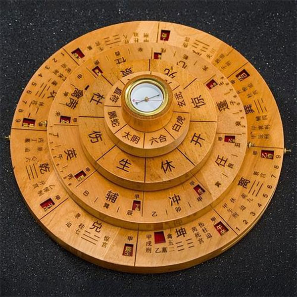 古代做人有三纲五常，选墓地也有