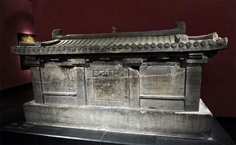 西安发现一小女孩墓地