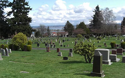 美国网红墓地：看墓志铭分生前好坏，葬着一名被敬重的中国女老板