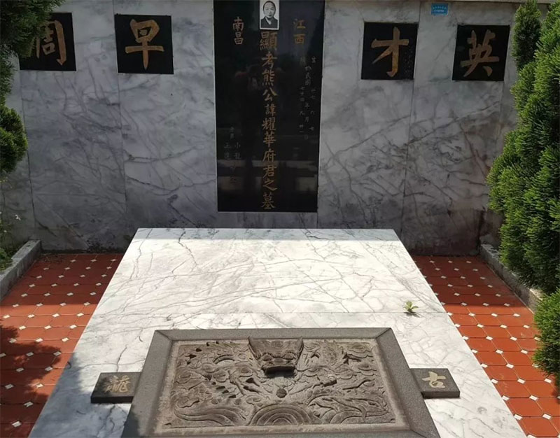 古龙墓地 古龙墓地