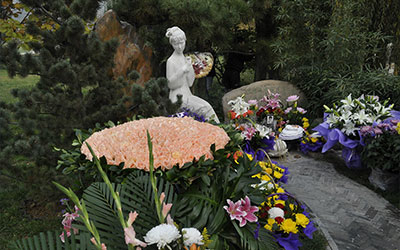 陈晓旭墓地：《无量寿经》让她脱离凡尘，一尊汉白玉雕像栩栩如生