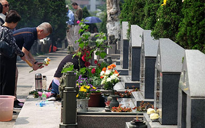 各地清明节扫墓的习俗