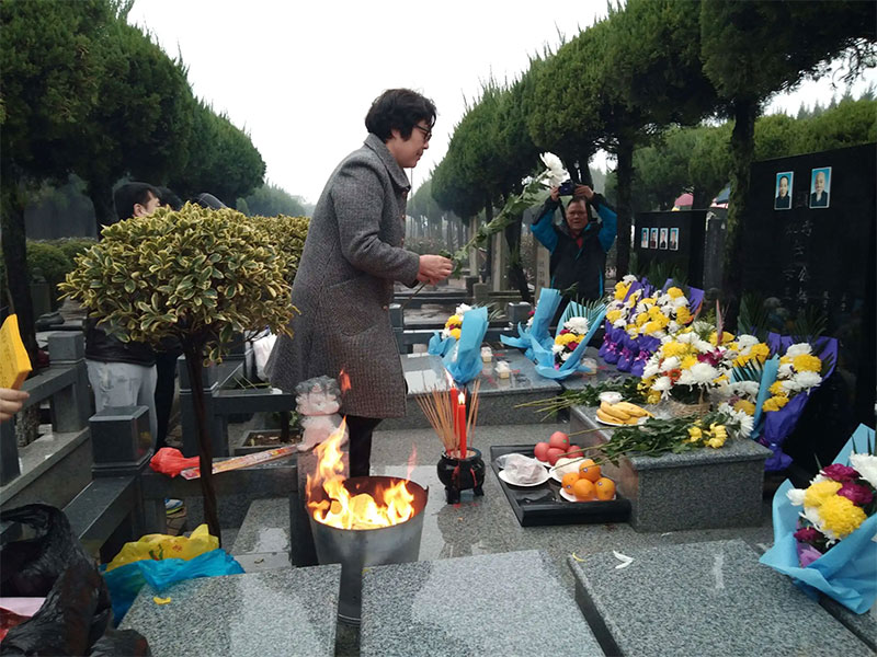 上坟忌穿什么颜色的衣服,上坟注意事项 上坟忌穿什么颜色的衣服,上坟注意事项