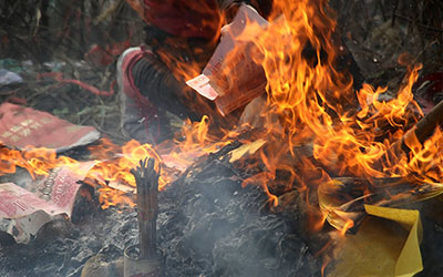 殡葬中的烧纸习俗 祭奠烧纸有什么讲究