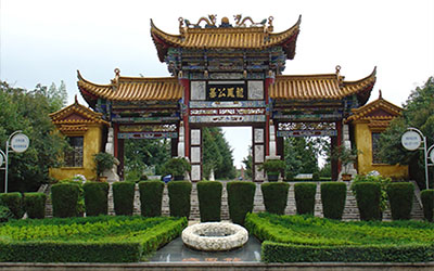 昆明龙凤公墓和金宝山艺术陵园的环境如何？分别适合哪类家庭？