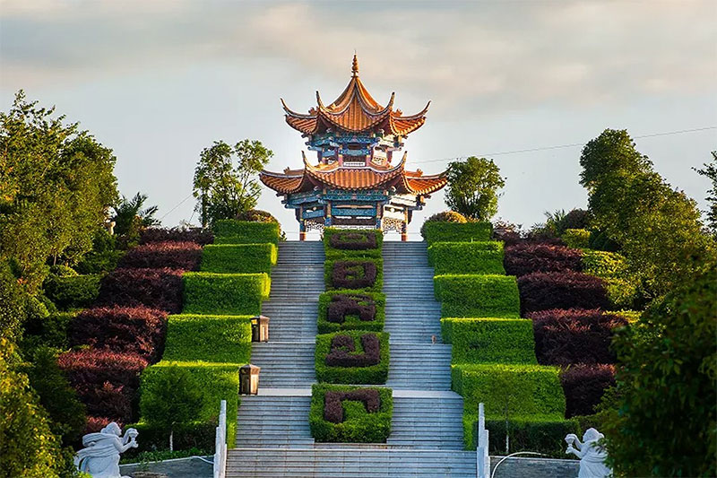 云南灵山胜境陵园的环境怎么样?服务怎么样? 云南灵山胜境陵园的环境怎么样?服务怎么样?