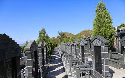 墓地安葬时最简单的随葬用品都有哪些