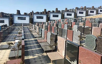 昆明墓地的前区和后区有什么讲究？