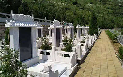 需要提前预定昆明墓地吗？