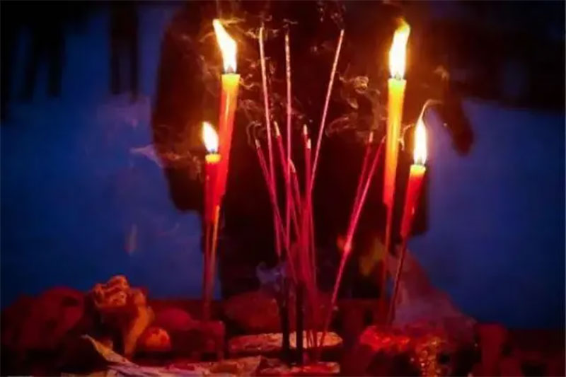 给刚过世的老人上香,需要注意些什么? 给刚过世的老人上香,需要注意些什么?