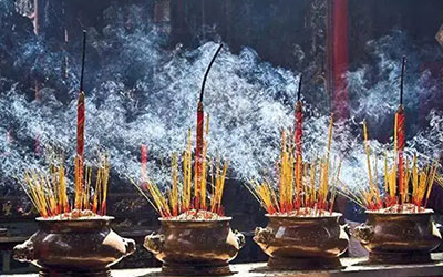 初一十五上香几支最好