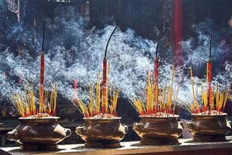 初一十五上香几支最好