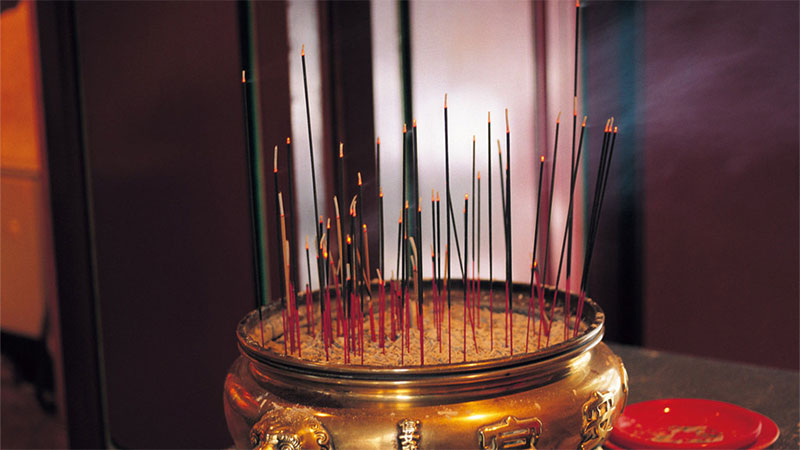 家庭上香的正确方法 家庭上香的正确方法