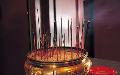 家庭上香的正确方法