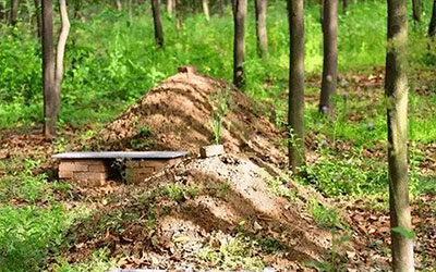 棺材埋在地下，为何地上还要堆个小土堆呢？看完才知古人有多聪明