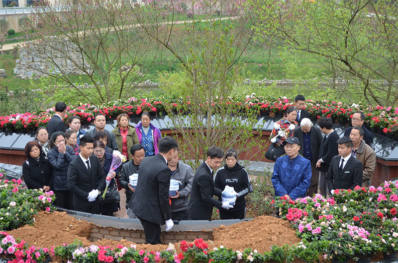 下葬后为什么不能回头看