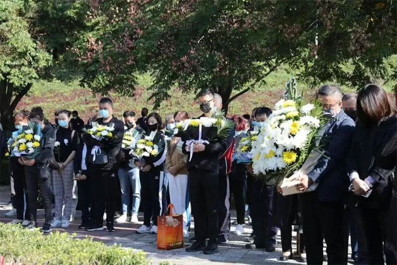 老人安葬后,遗像怎么处理 老人安葬后,遗像怎么处理