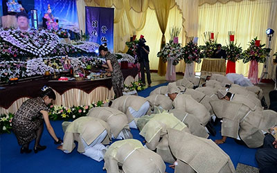 白事上香磕头的正确方法