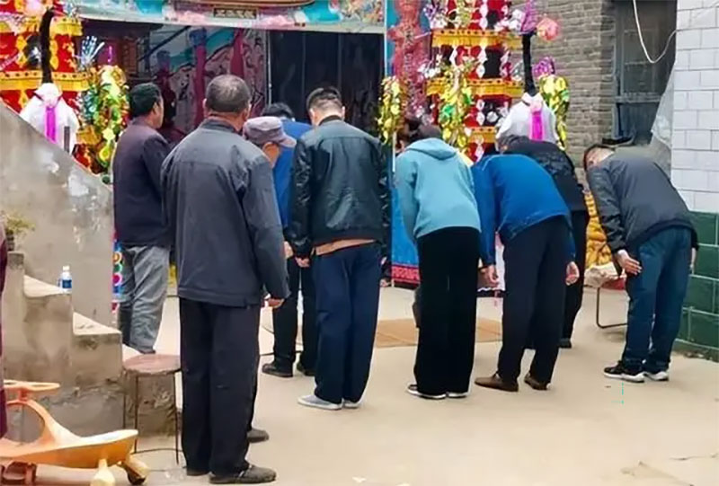 俗话说“夫妻不送葬，送葬必遭殃”，老伴为什么不能送？有道理吗