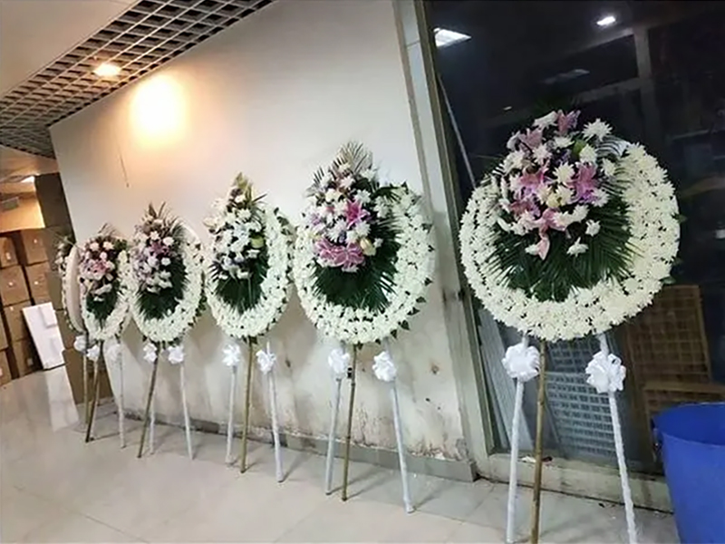 殡葬服务中鲜花的使用和作用