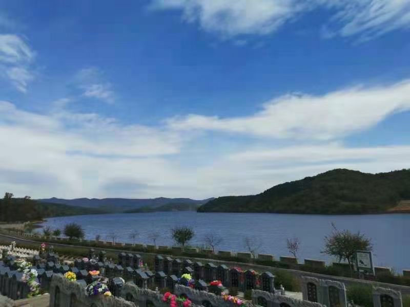 为什么说墓园要有水