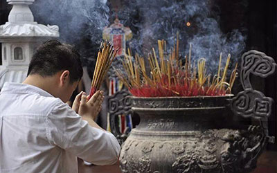 祭祀上香的规矩和忌讳你知道吗？香断了怎么补救？