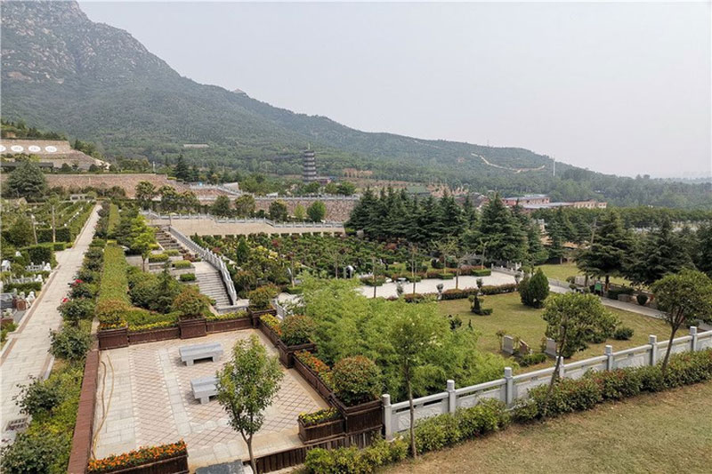 哪些因素会影响墓地价格