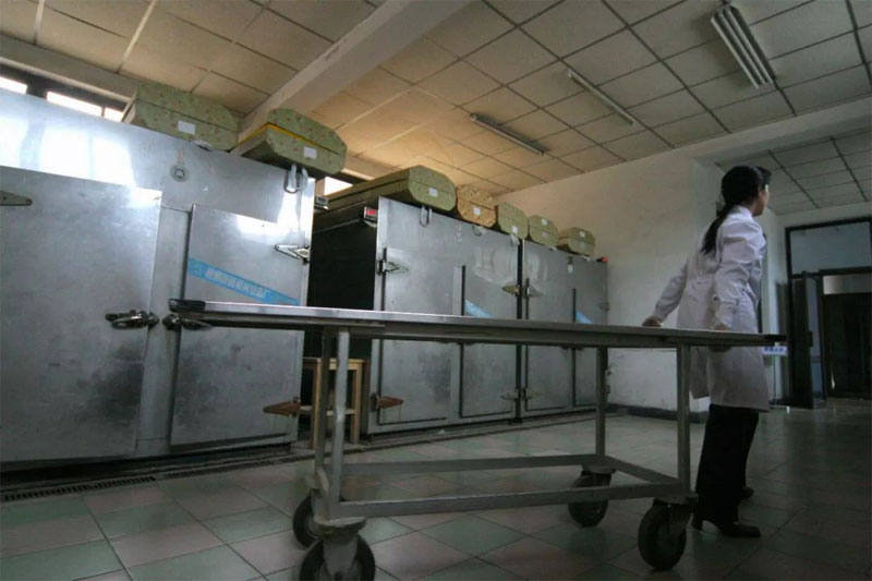 为啥在医院去世的人，要被立马送进太平间？真相令人感到难以置信