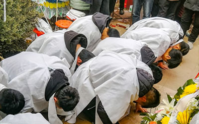 葬礼上如何磕头行礼