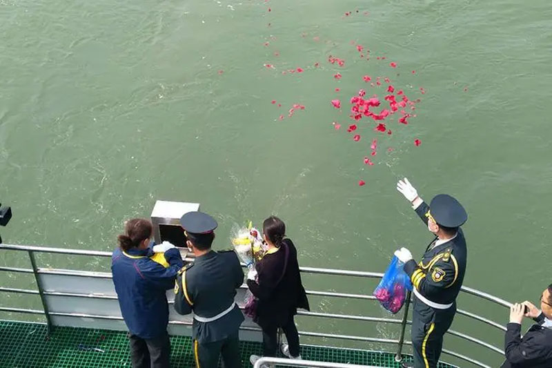 海撒后骨灰盒怎样处理 海撒后骨灰盒怎样处理