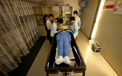 给逝者穿衣上的重点是什么