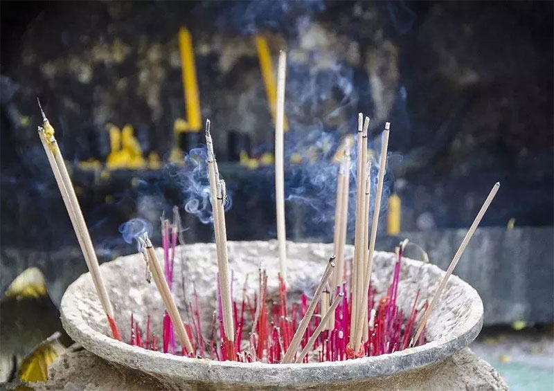 烧香的恰当方式是什么