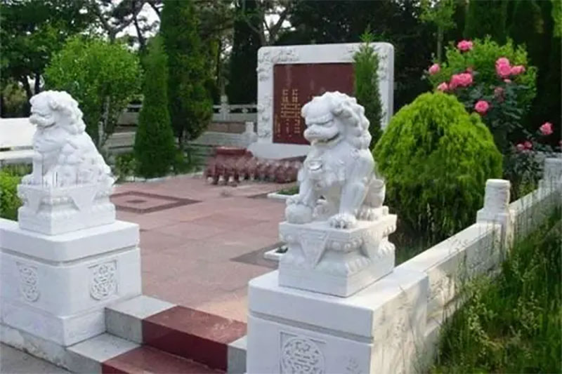 关于墓地的石狮子 关于墓地的石狮子