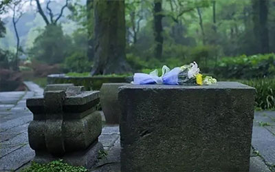 清明在即，墓碑上的“故、先、显、考、妣”是什么意思？不能乱用