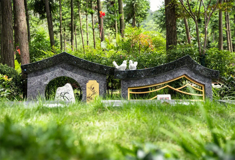 昆明选择墓地有什么讲究？昆明4月适合选墓吗？