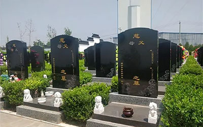 墓园中立碑的意义是什么？