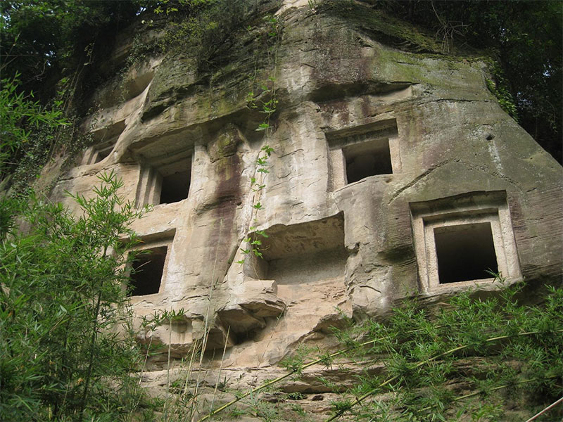 各地神秘墓葬习俗，崖葬树葬冰葬你了解吗？