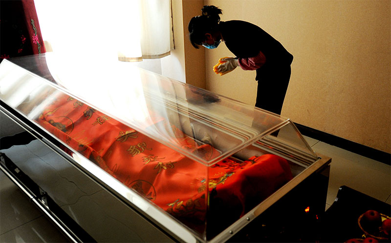 昆明给老人穿寿衣都有什么讲究?六大注意事项需谨记 昆明给老人穿寿衣都有什么讲究?六大注意事项需谨记