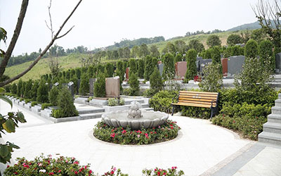 在昆明墓园中地上穴和地下穴那个好