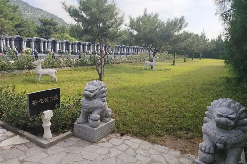 墓前放狮子还是麒麟好 墓前放狮子还是麒麟好