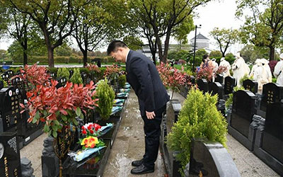 扫墓当日的穿着