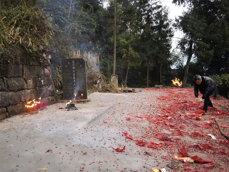 去墓地烧几根香有什么意义 去墓地烧几根香有什么意义