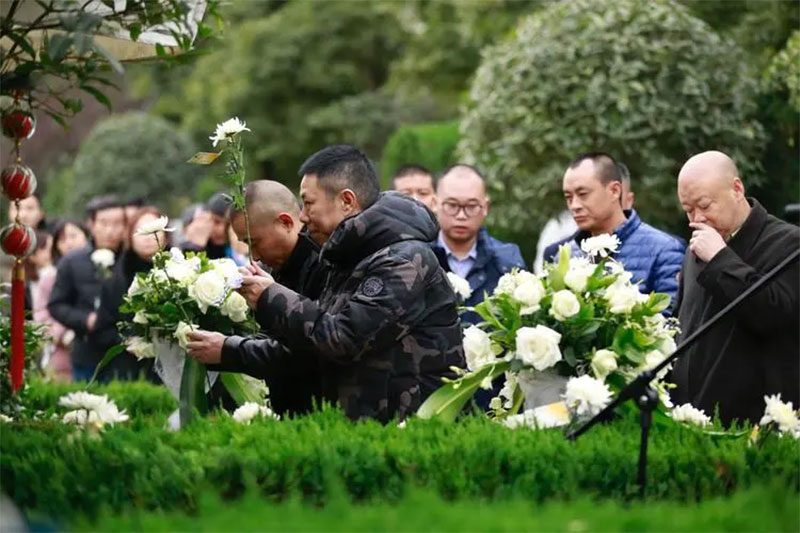 亲人下葬需要择吉吗 亲人下葬需要择吉吗