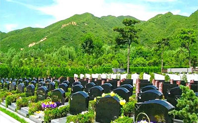 昆明双人墓地价格是多少？昆明双人墓地跟单人墓地价格一样吗？