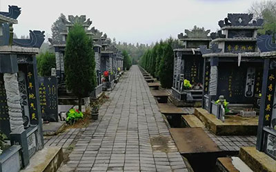 出大官的坟地，祖坟出大官的征兆